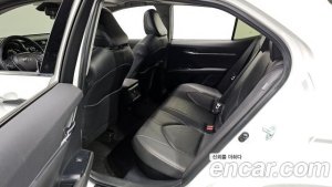 Toyota Camry 2.5 XLE HYBRID 2020 года из Южной Кореи