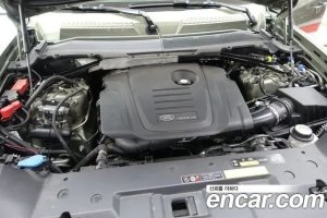 Land Rover Defender 110 D240 SE 2020 года из Южной Кореи