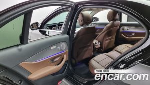Mercedes-Benz E-Class E300 4MATIC AMG Line 2020 года из Южной Кореи