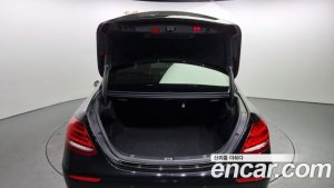 Mercedes-Benz E-Class E300 4MATIC AMG Line 2020 года из Южной Кореи