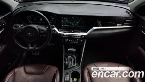 Kia Niro 1.6 HEV 2020 года из Южной Кореи
