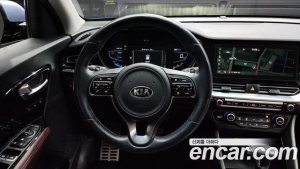 Kia Niro 1.6 HEV 2020 года из Южной Кореи