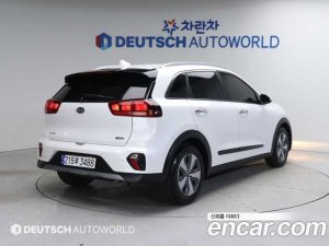 Kia Niro 1.6 HEV 2021 года из Южной Кореи