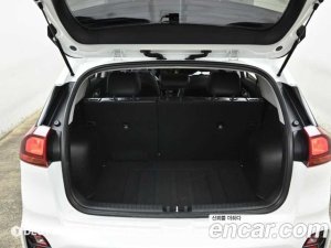 Kia Niro 1.6 HEV 2021 года из Южной Кореи