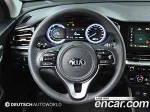 Kia Niro 1.6 HEV 2021 года из Южной Кореи
