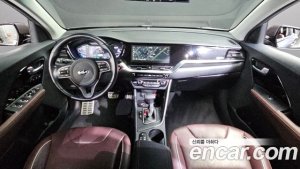 Kia Niro 1.6 HEV 2021 года из Южной Кореи