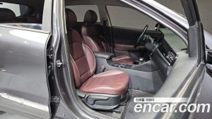 Kia Niro 1.6 HEV 2021 года из Южной Кореи