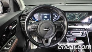 Kia Niro 1.6 HEV 2021 года из Южной Кореи