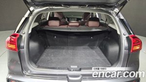 Kia Niro 1.6 HEV 2021 года из Южной Кореи