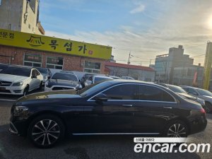 Mercedes-Benz E-Class E300e 4MATIC Exclusive 2021 года из Южной Кореи
