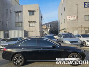 Mercedes-Benz E-Class E300e 4MATIC Exclusive 2021 года из Южной Кореи