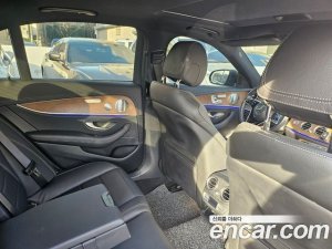 Mercedes-Benz E-Class E300e 4MATIC Exclusive 2021 года из Южной Кореи