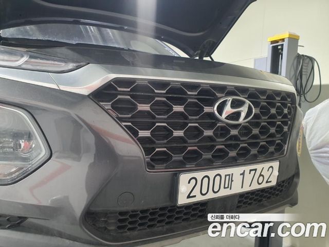 Hyundai Santafe Дизель 2.0 2WD 2020 года из Кореи