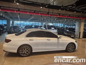 Mercedes-Benz E-Class E220d 4MATIC AMG Line 2021 года из Южной Кореи