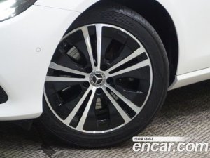 Mercedes-Benz E-Class E220d Avantgarde 2020 года из Южной Кореи