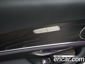 Mercedes-Benz E-Class E220d Avantgarde 2020 года из Южной Кореи