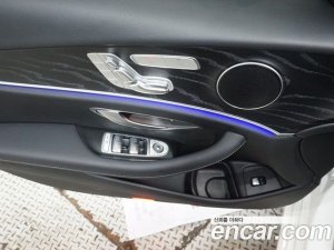 Mercedes-Benz E-Class E220d Avantgarde 2020 года из Южной Кореи