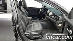 Kia Niro 1.6 HEV 2020 года из Южной Кореи