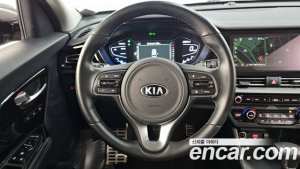 Kia Niro 1.6 HEV 2020 года из Южной Кореи