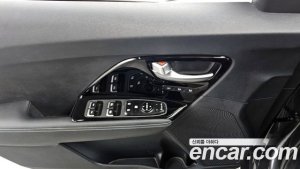 Kia Niro 1.6 HEV 2020 года из Южной Кореи
