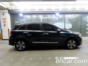 Kia Niro 1.6 HEV 2020 года из Южной Кореи