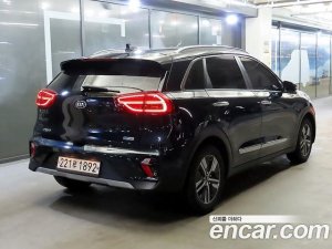 Kia Niro 1.6 HEV 2020 года из Южной Кореи