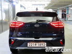 Kia Niro 1.6 HEV 2020 года из Южной Кореи