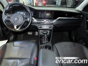 Kia Niro 1.6 HEV 2020 года из Южной Кореи