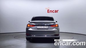 Lexus ES Luxury Plus 2021 года из Южной Кореи