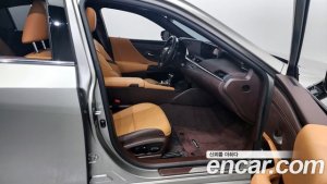 Lexus ES Luxury Plus 2021 года из Южной Кореи