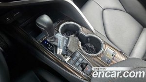 Toyota Camry 2.5 XLE HYBRID 2021 года из Южной Кореи