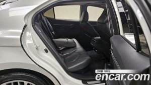 Toyota Camry 2.5 XLE HYBRID 2021 года из Южной Кореи