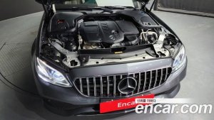 Mercedes-Benz E-Class E220d Avantgarde 2020 года из Южной Кореи