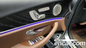 Mercedes-Benz E-Class E220d Avantgarde 2020 года из Южной Кореи