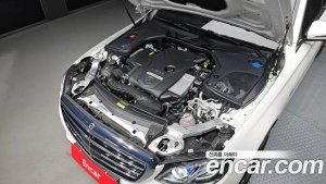 Mercedes-Benz E-Class E300e 4MATIC Exclusive 2020 года из Южной Кореи