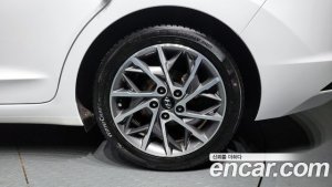 Hyundai AVANTE 1.6 2020 года из Южной Кореи