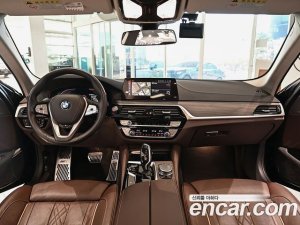 BMW 5-Series 520d Luxury Plus 2020 года из Южной Кореи