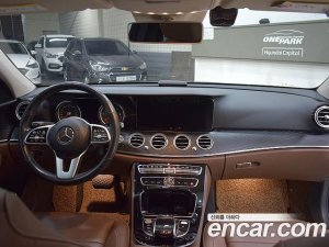 Mercedes-Benz E-Class E220d Avantgarde 2020 года из Южной Кореи