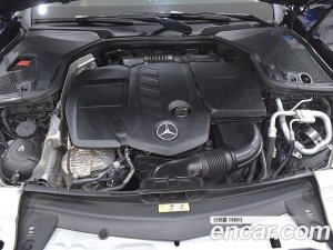 Mercedes-Benz E-Class E220d Avantgarde 2020 года из Южной Кореи
