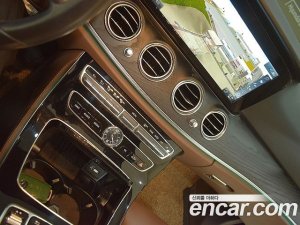 Mercedes-Benz E-Class E220d Avantgarde 2020 года из Южной Кореи