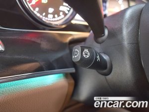 Mercedes-Benz E-Class E220d Avantgarde 2020 года из Южной Кореи