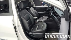 Kia Niro 1.6 HEV 2020 года из Южной Кореи