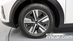 Kia Niro 1.6 HEV 2020 года из Южной Кореи