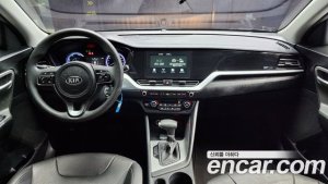 Kia Niro 1.6 HEV 2021 года из Южной Кореи