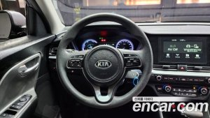 Kia Niro 1.6 HEV 2021 года из Южной Кореи