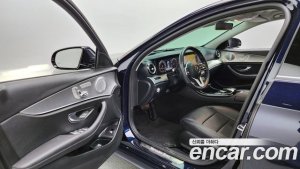 Mercedes-Benz E-Class E300 4MATIC AMG Line 2020 года из Южной Кореи