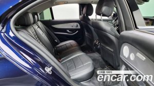 Mercedes-Benz E-Class E300 4MATIC AMG Line 2020 года из Южной Кореи