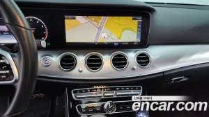 Mercedes-Benz E-Class E300 4MATIC AMG Line 2020 года из Южной Кореи
