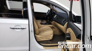 Kia Carnival 9-Seater Prestige 2020 года из Южной Кореи