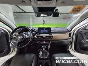 Kia Seltos Бензин 1.6 Turbo 2WD 2021 года из Южной Кореи